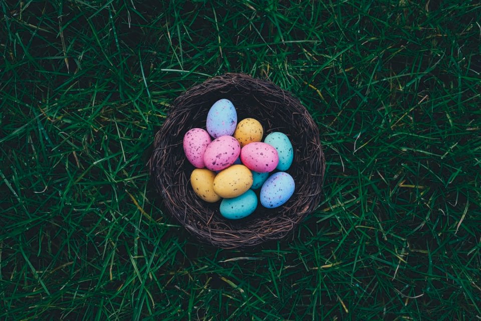 Easter eggs in a basket jigsaw puzzle online