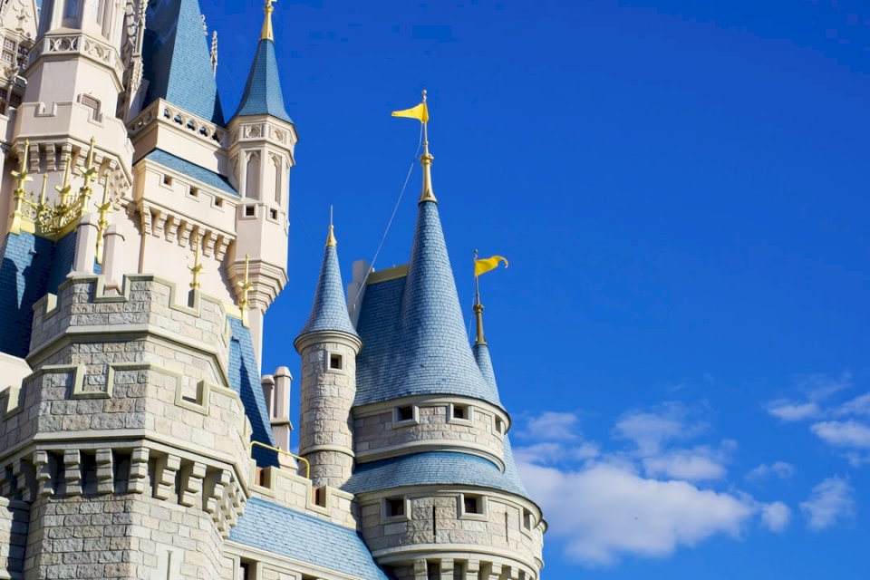 Seitenansicht von Cinderella Castle Puzzlespiel online