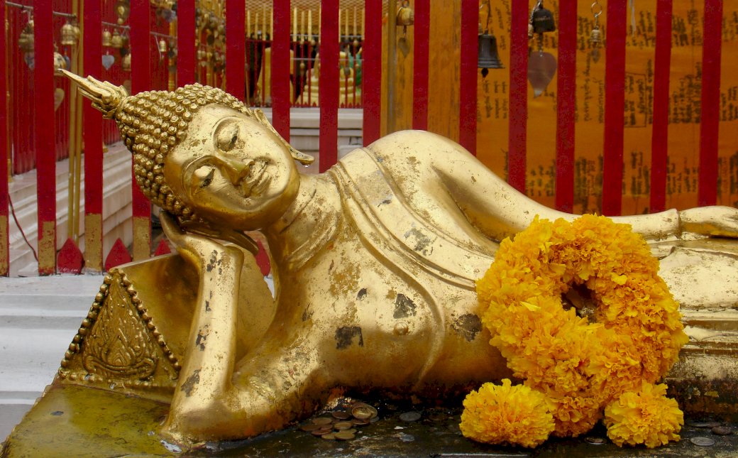 Înclinarea Buddha în Chiang Mai jigsaw puzzle online