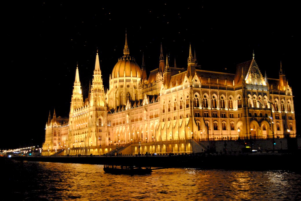 Budova parlamentu v Budapešti online puzzle