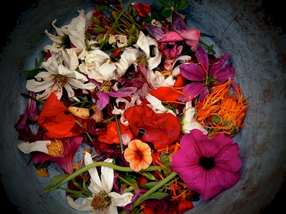 Galeata de capete de flori taiate puzzle online