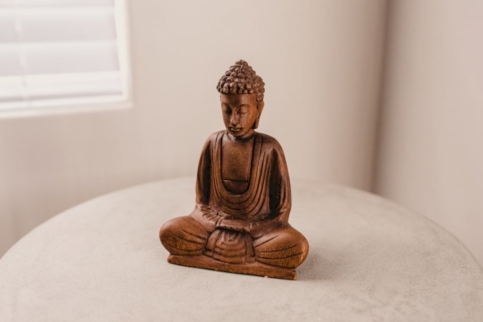 Дървена резбована статуя на Буда онлайн пъзел