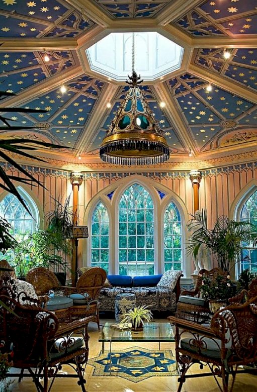 Living room in a small palace jigsaw puzzle online
