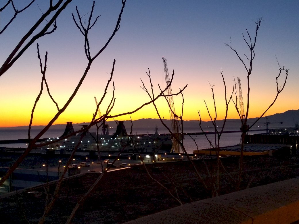 Ηλιοβασίλεμα πάνω από το λιμάνι παζλ online