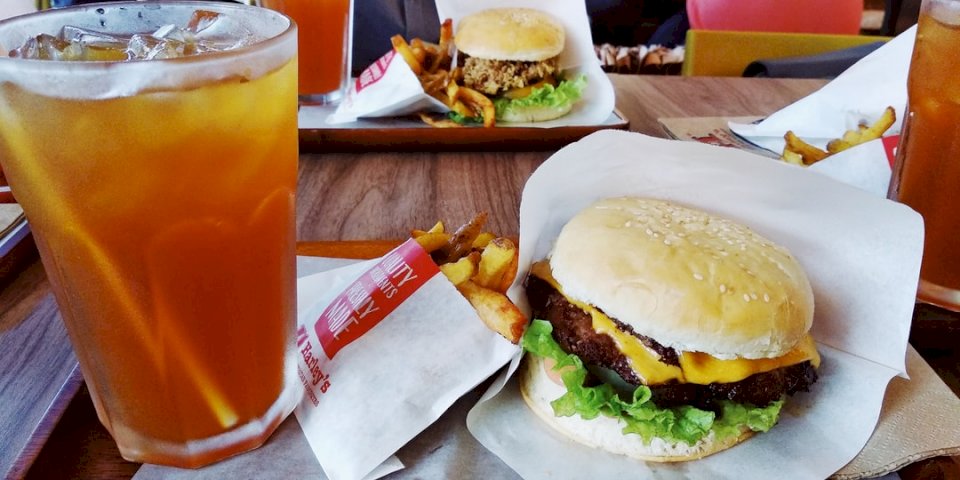 Cheese Burger en Iced Lemon Tea legpuzzel online