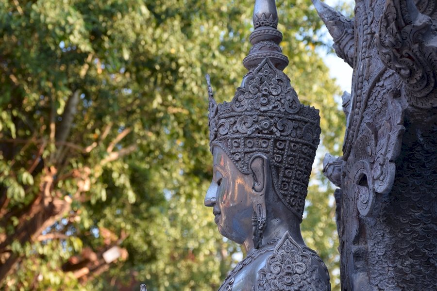 Buddha în Chiang Mai, Thailanda jigsaw puzzle online