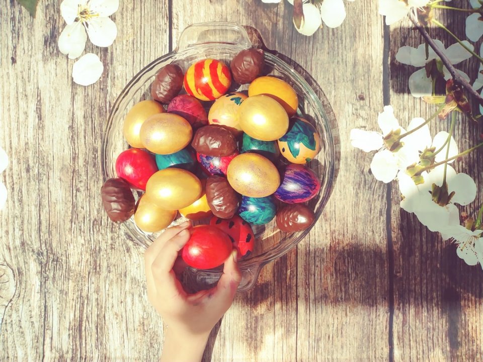 Χρωματιστά αυγά online παζλ