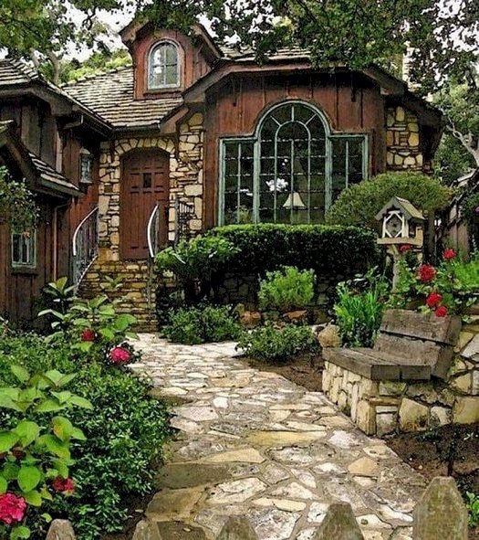 Stilvolles Haus mit Garten. Online-Puzzle