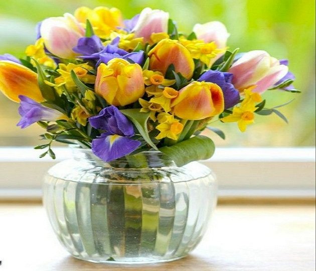 Цветы в вазе. онлайн-пазл
