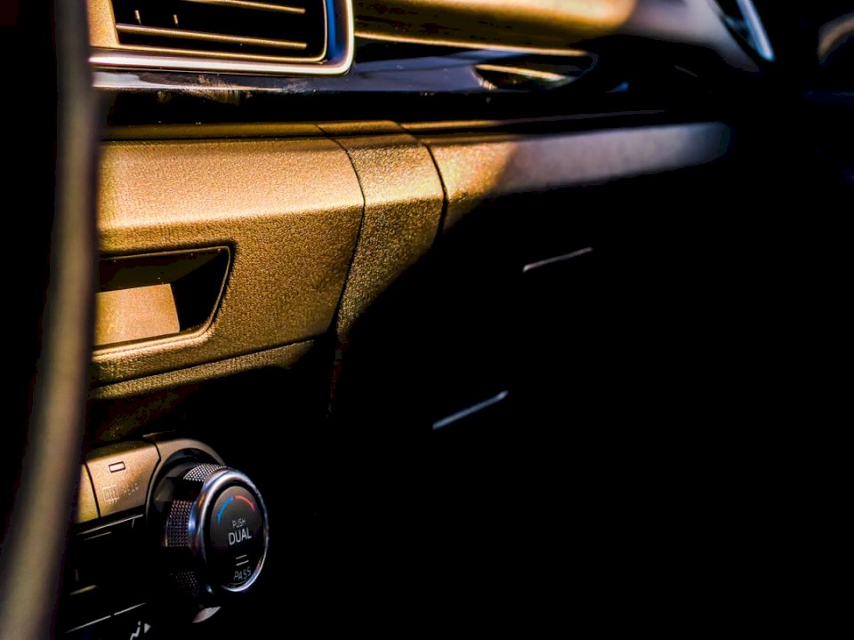 Der Innenraum eines Autos zeigt Puzzlespiel online