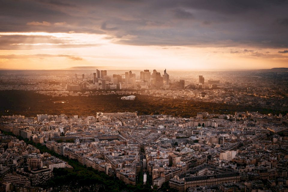 Sunset view to La Denfense jigsaw puzzle online