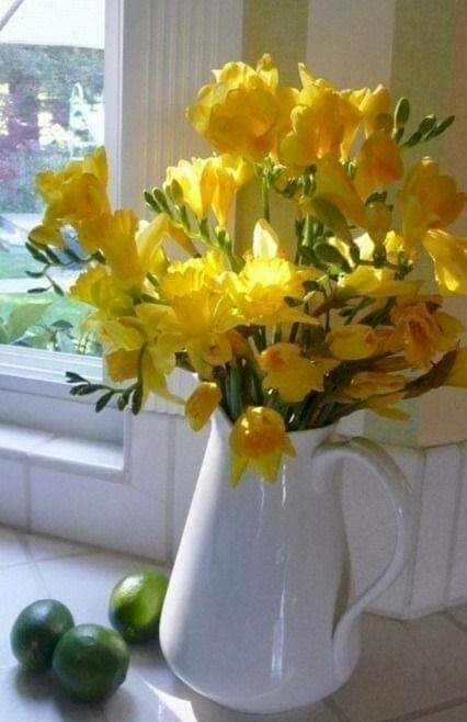 красиви цветя във ваза онлайн пъзел