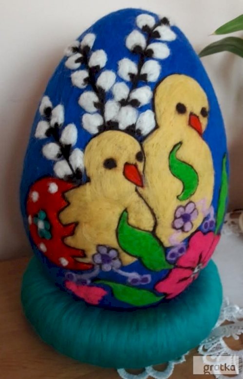 A large Easter egg jigsaw puzzle online