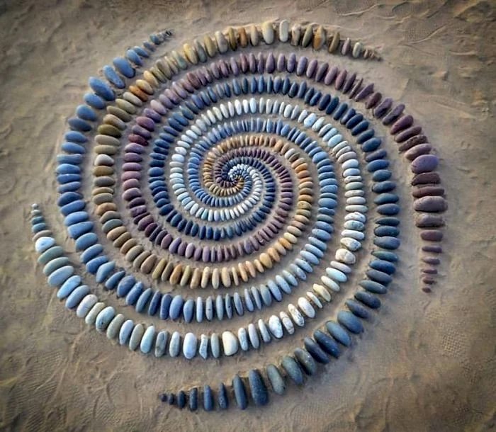 спираловидни камъчета онлайн пъзел