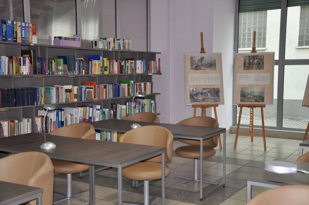 Читальный зал ВСП КЕН в Варшаве пазл онлайн