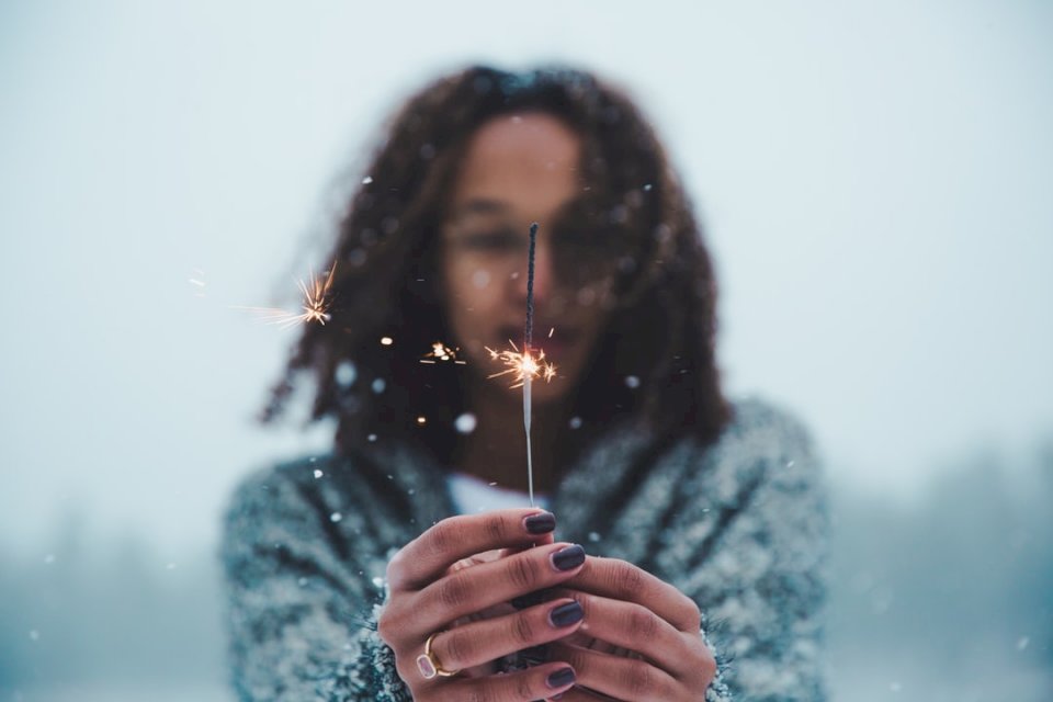 Sparkler in the snow jigsaw puzzle online