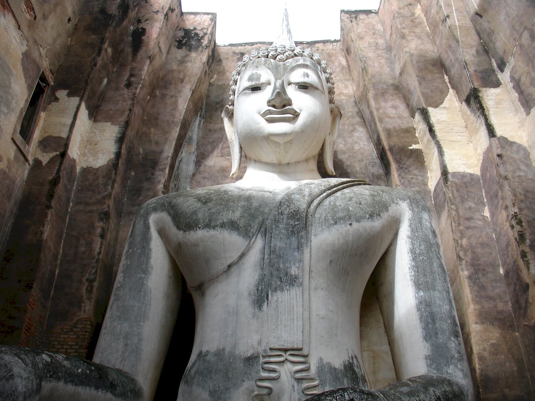Buddha în Sukhothai, Thailanda jigsaw puzzle online