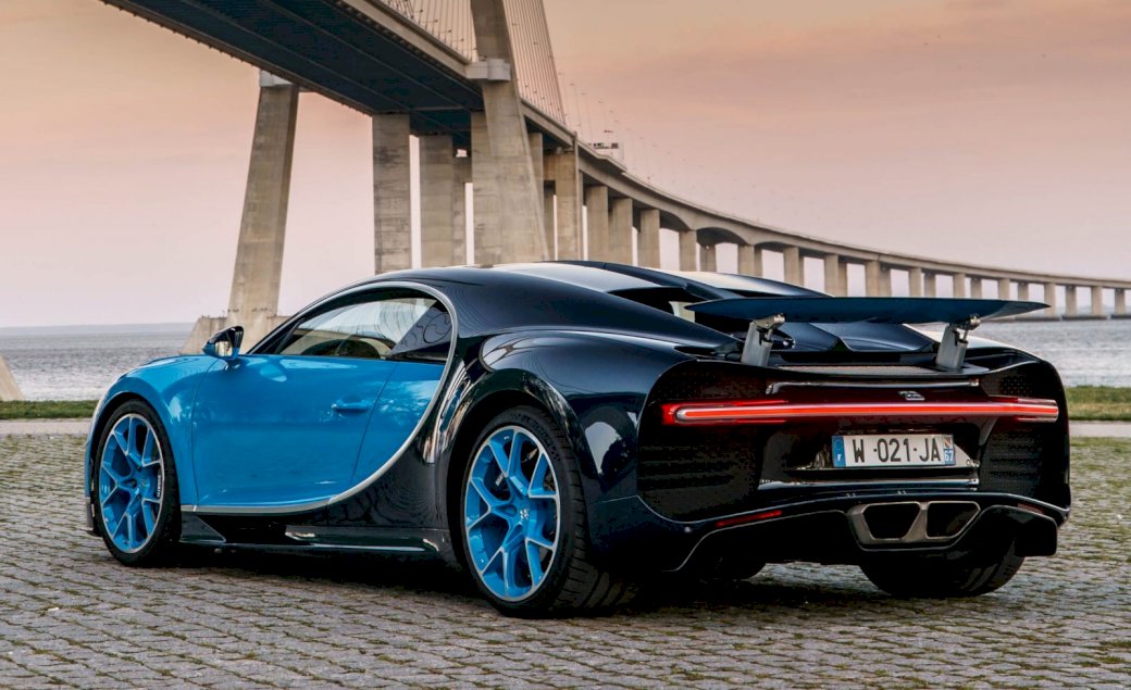 Bugatti Chiron 2018 pussel på nätet