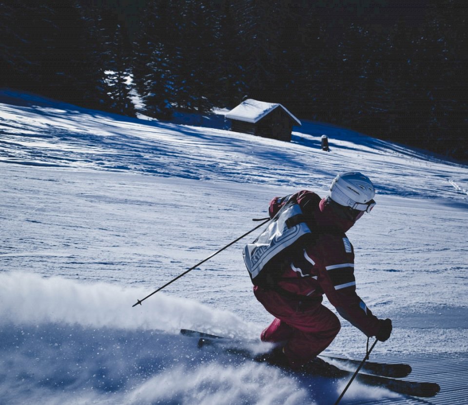 Лыжник на склоне онлайн-пазл