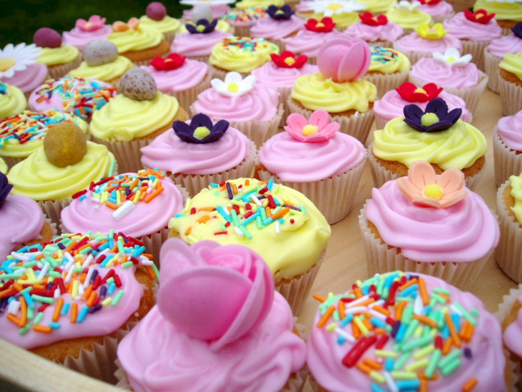 Cupcakes colorate puzzle online