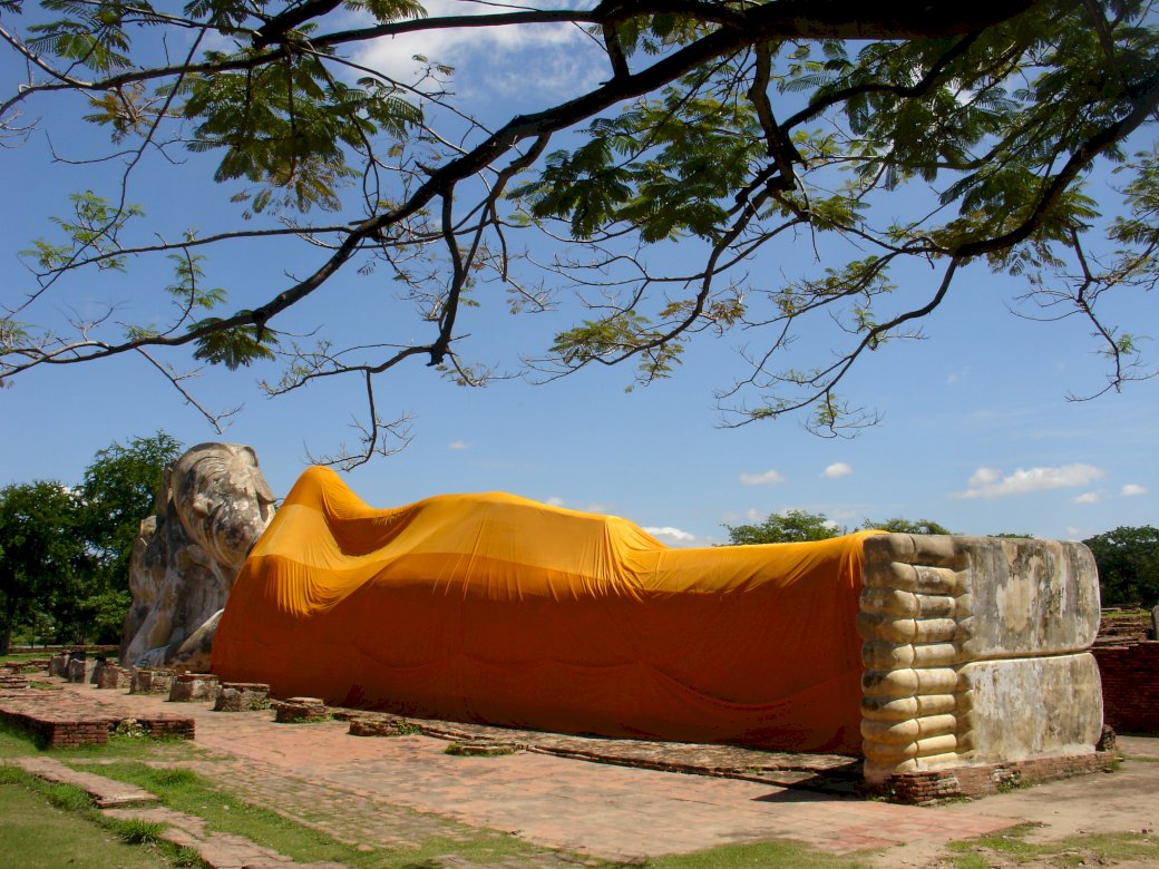 buda tumbado en Ayutthaya rompecabezas en línea
