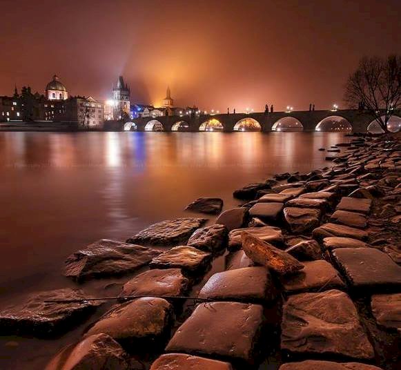 Прага през нощта онлайн пъзел