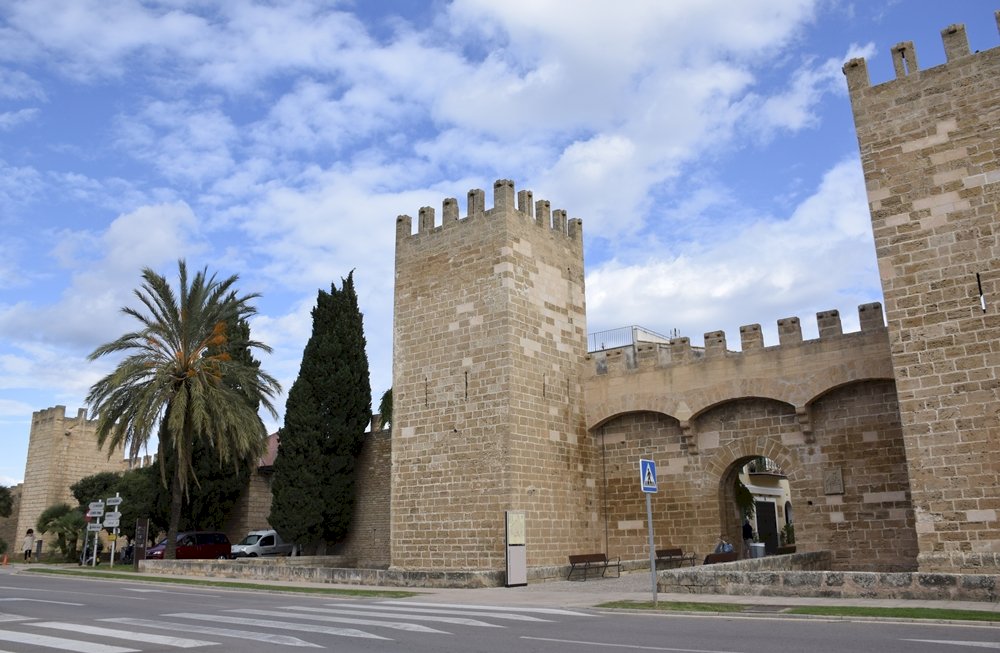 Wand von Alcudia auf Mallorca Puzzlespiel online
