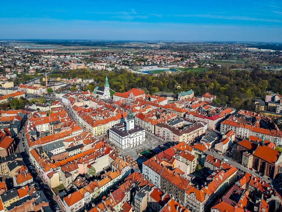 Kalisz - városháza és az óváros online puzzle