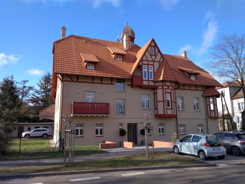 Villa Mimoza à Puszczykowo puzzle en ligne