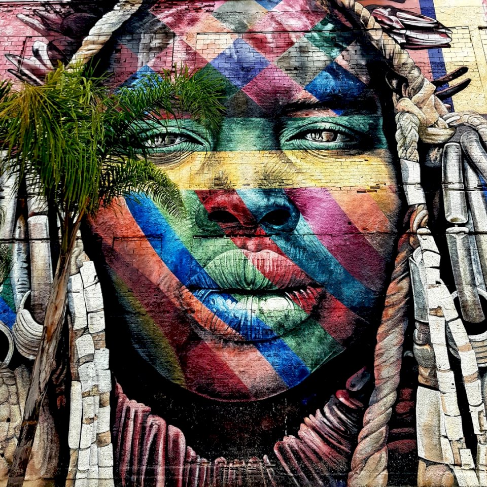 Портрет на стена с графити в онлайн пъзел