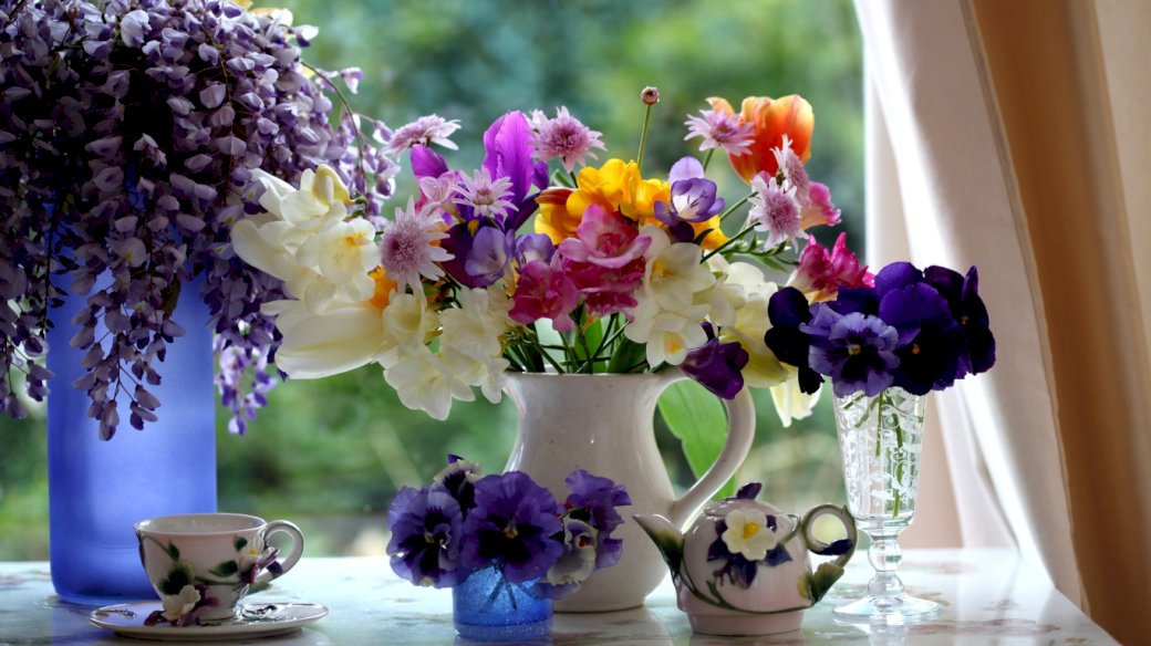 Buketter med blommor, vaser pussel på nätet