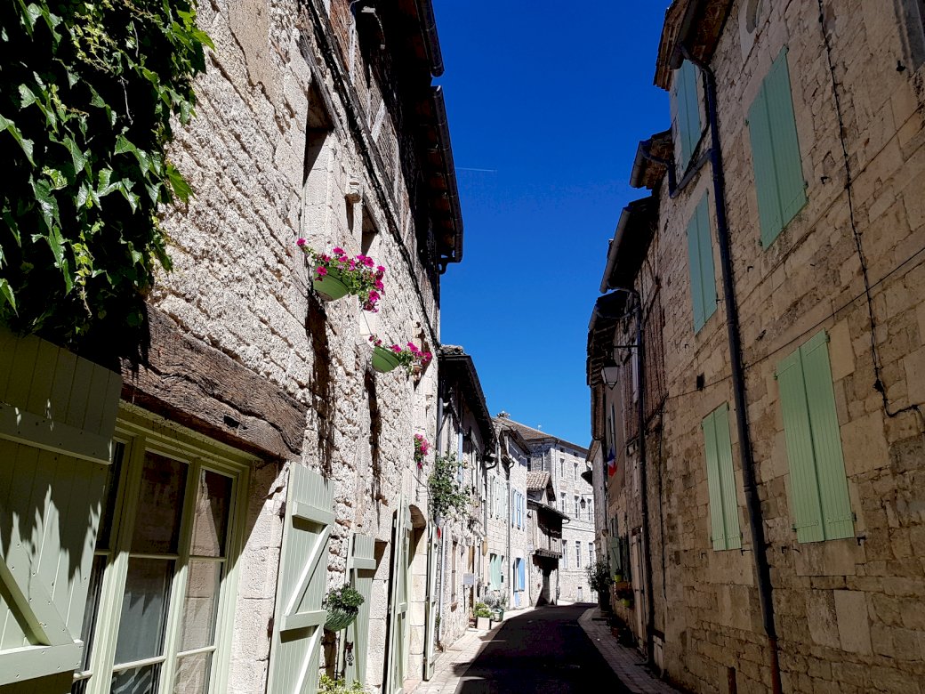 Străzile din Montpezat-de-Quercy puzzle online