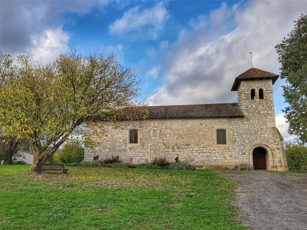 Церковь Сен-Робер в Лапенше пазл онлайн