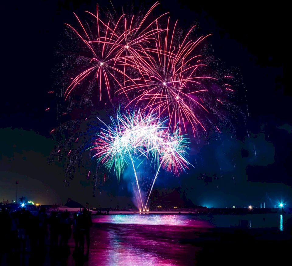 Focuri de artificii în Dubai. urmați-mă jigsaw puzzle online