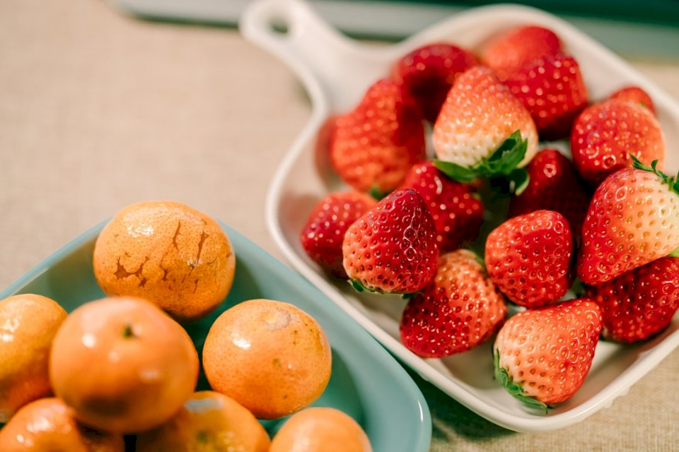 Φρούτα εποχής-χειμώνα φράουλας online παζλ