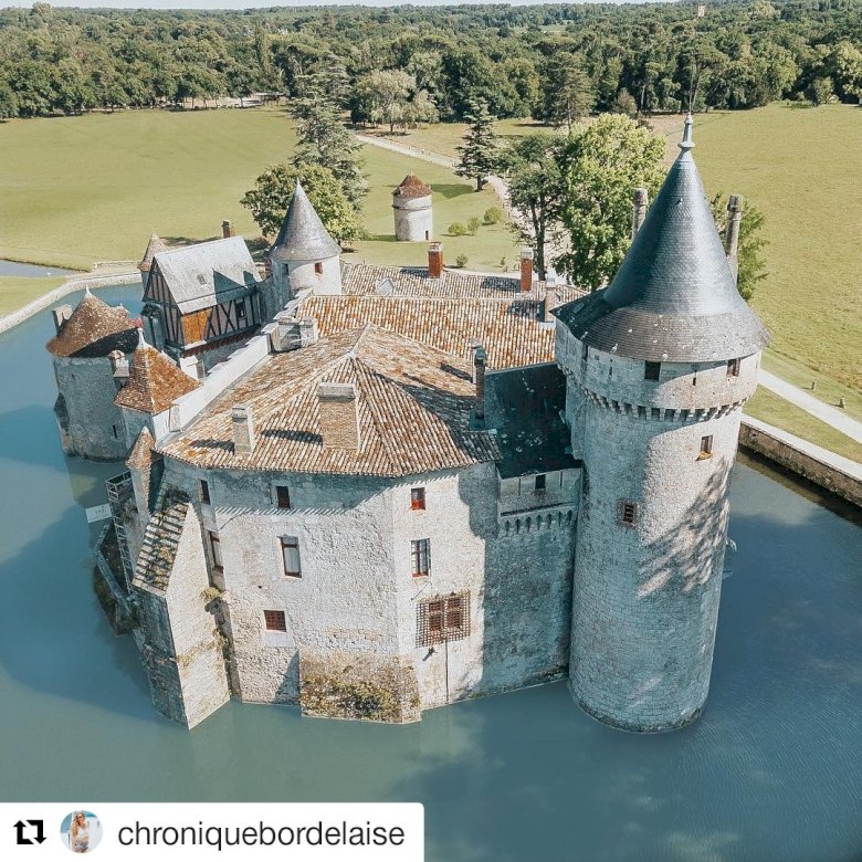 Castelul La Brède jigsaw puzzle online
