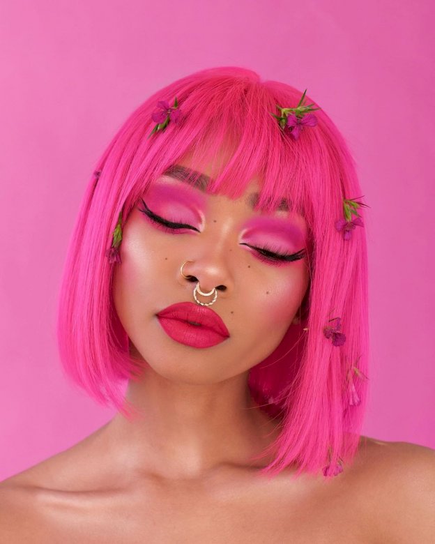 модел момиче розова коса онлайн пъзел