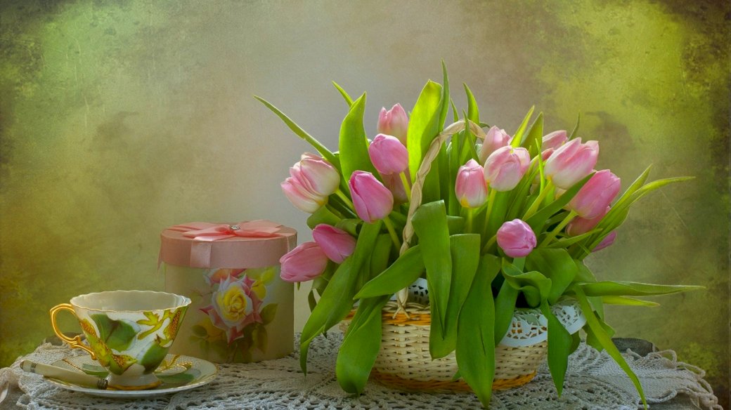 Růžové tulipány, pohár skládačky online