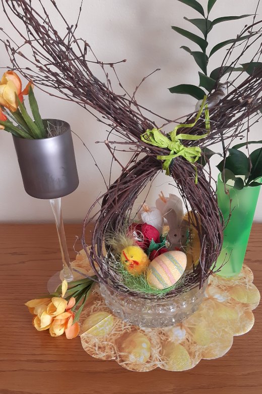 Tocado de Pascua con huevos rompecabezas en línea