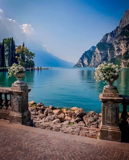 Lago de Garda. quebra-cabeças online