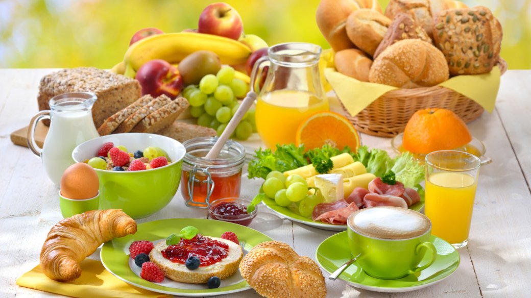 Reggeli, kenyér, gyümölcslé, kávé kirakós online