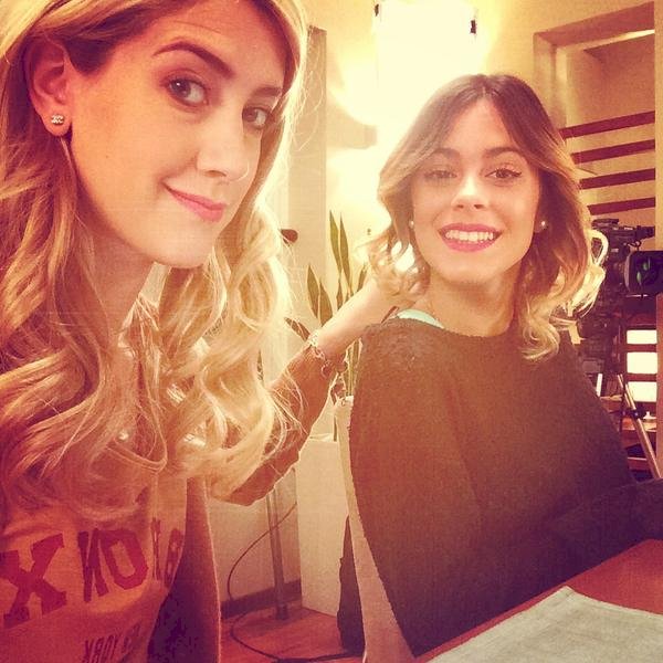 Violetta Castillo och Ángeles "Angie" Carrará Pussel online