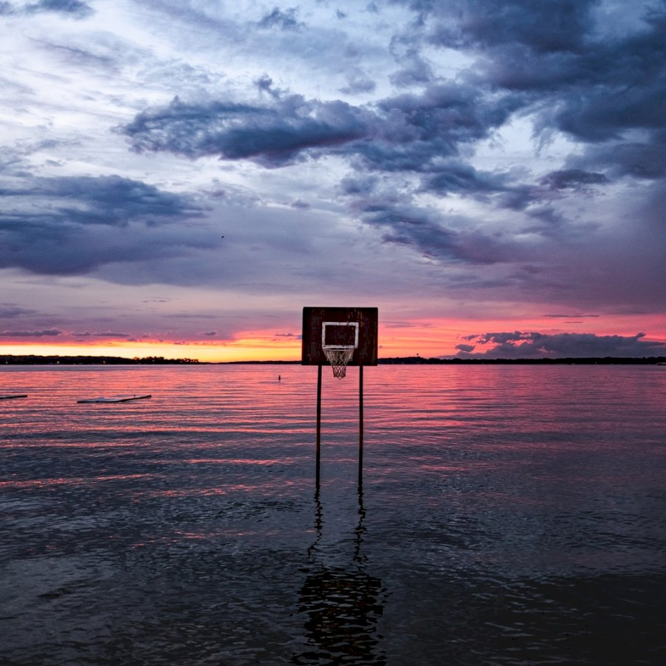 Solnedgång vid sjön Okoboji i Iowa pussel på nätet