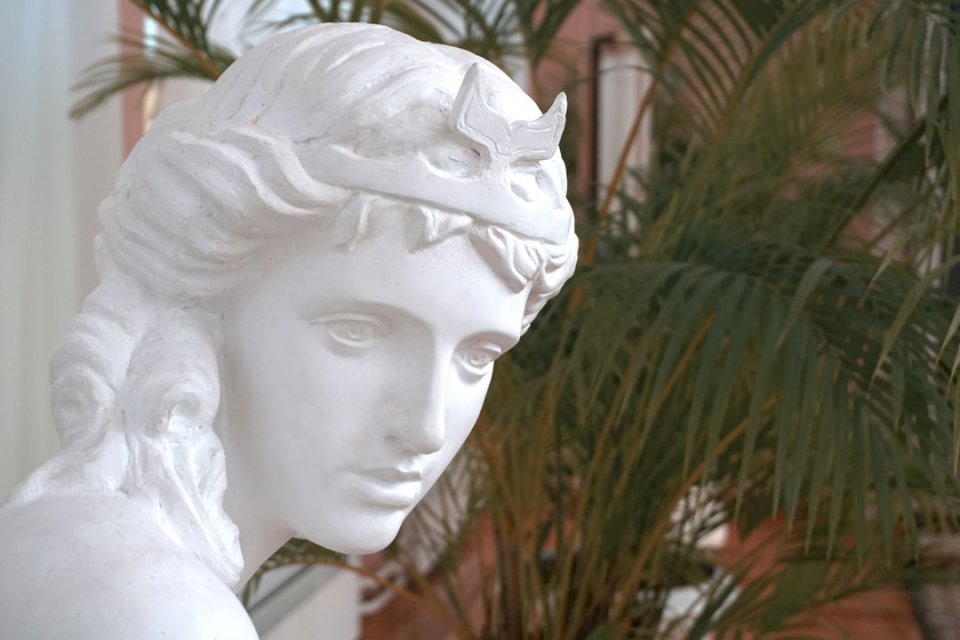 Античная скульптура женщины пазл онлайн