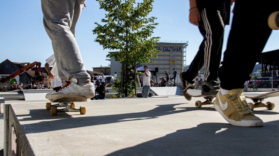 Πολλά πόδια και skateboards παζλ online