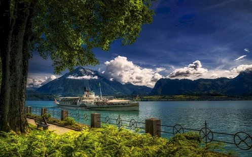 Езерото Тун в Швейцария. онлайн пъзел