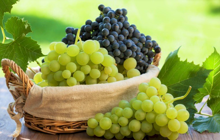 Виноград в корзине онлайн-пазл