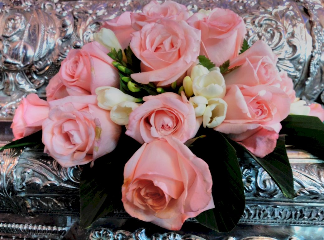 подробle de rosas en un paso онлайн пъзел
