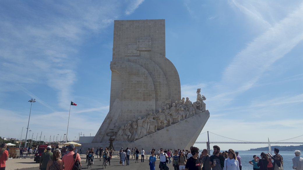 Monument in front of the Belem tower online puzzle