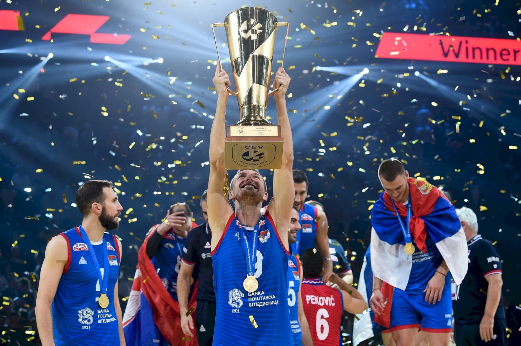 Serbiens volleybollag pussel på nätet